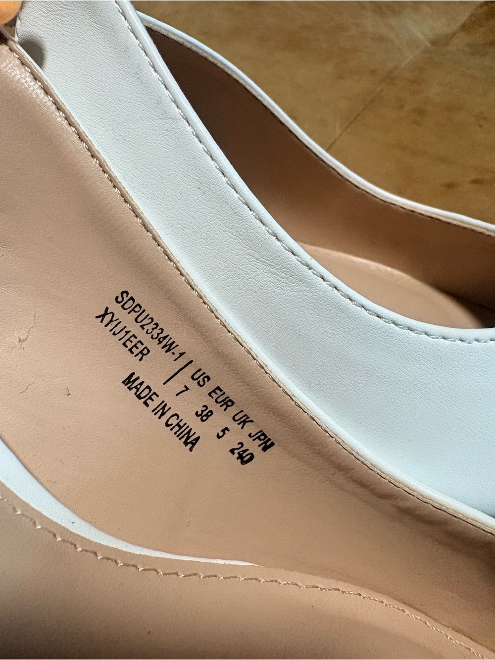 Pointed-Toe White Slingback Kitten Heels - Picture 5 of 7
